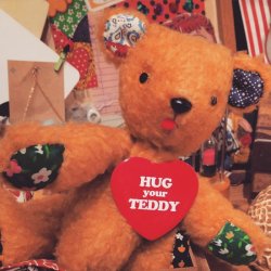 画像5: HUG your TEDDY ハート型缶バッジ 